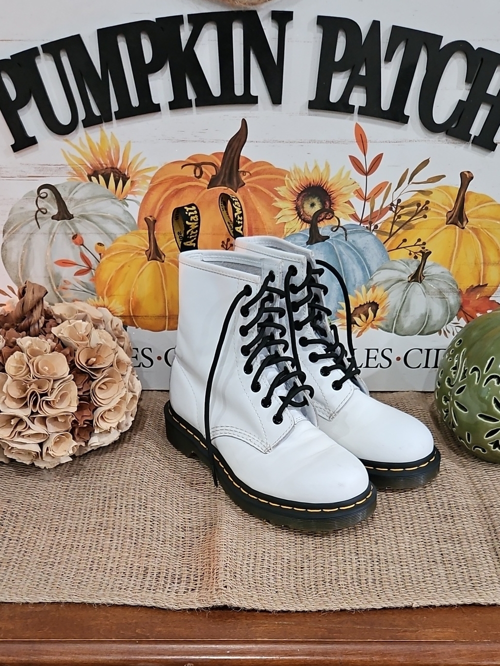 Dr. Martens White Leather Lace-Up Boots with Black Laces Sz 6 Euc